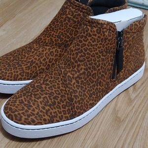 ClarksCheetah print shoes